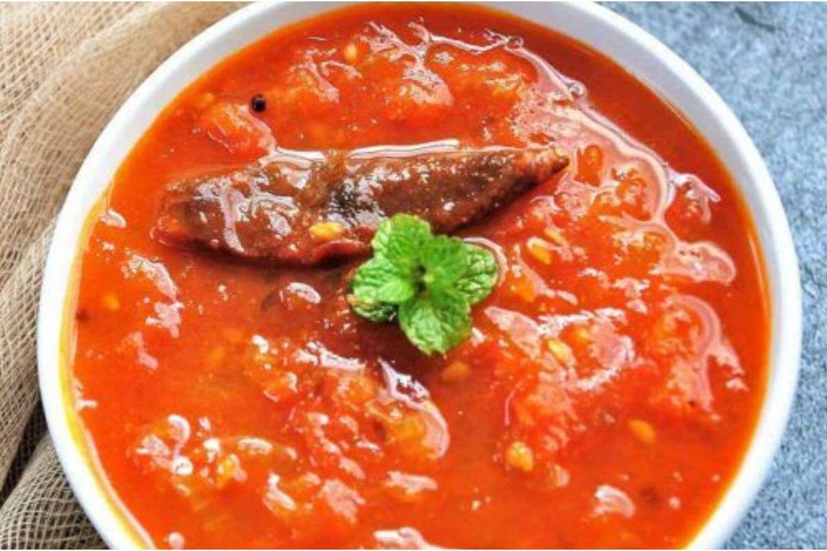 Onion Tomato Curry Recipe: जब घर में कुछ न हो,10 मिनट में तैयार करें मजेदार डिश