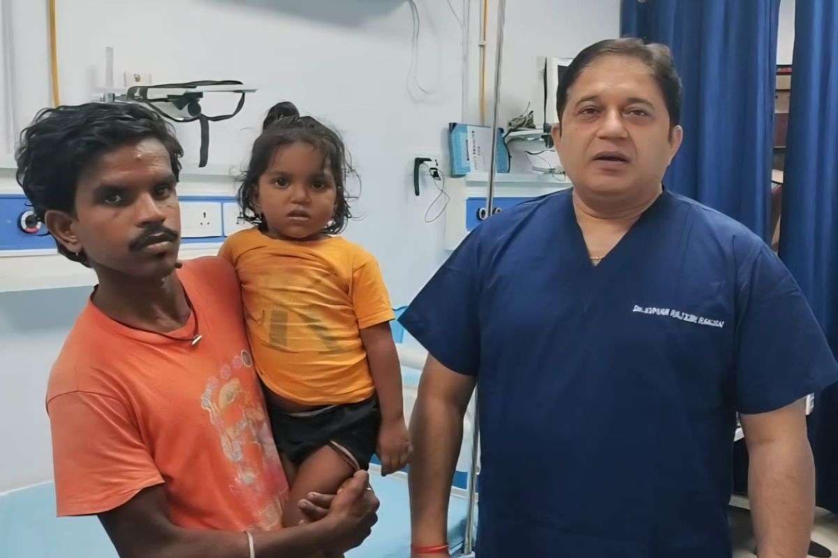 पटना : 3 साल की बच्ची ने निगल ली पेंसिल बैटरी, सत्यदेव हॉस्पिटल के डॉक्टरों ने ऐसे बचाई जान 