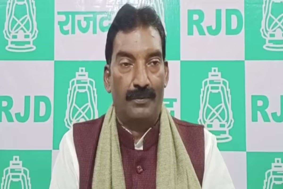 Bihar Chunav 2025 : ब्राह्मणों को देश से निकालने वाले विधायक को RJD ने पार्टी से निकाला, अन्य नेताओं पर भी गिरी गाज
