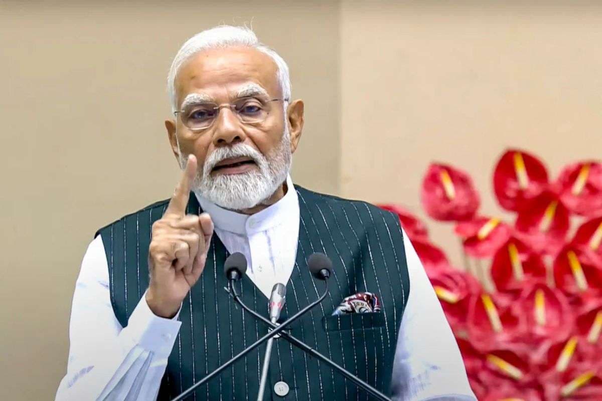 Bihar Election 2025: “वो सिर्फ लठ चलाना और झगड़ा करना जानते हैं”, बिहार आने से पहले PM मोदी का विपक्ष पर निशाना