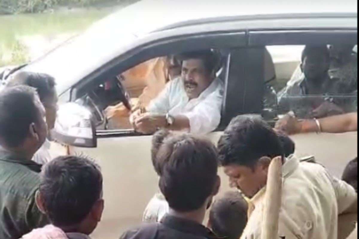 Bihar Chunav 2025: बेटे के लिए वोट मांगने पहुंचे थे बाहुबली आनंद मोहन, विरोध में लगने लगे मुर्दाबाद के नारे