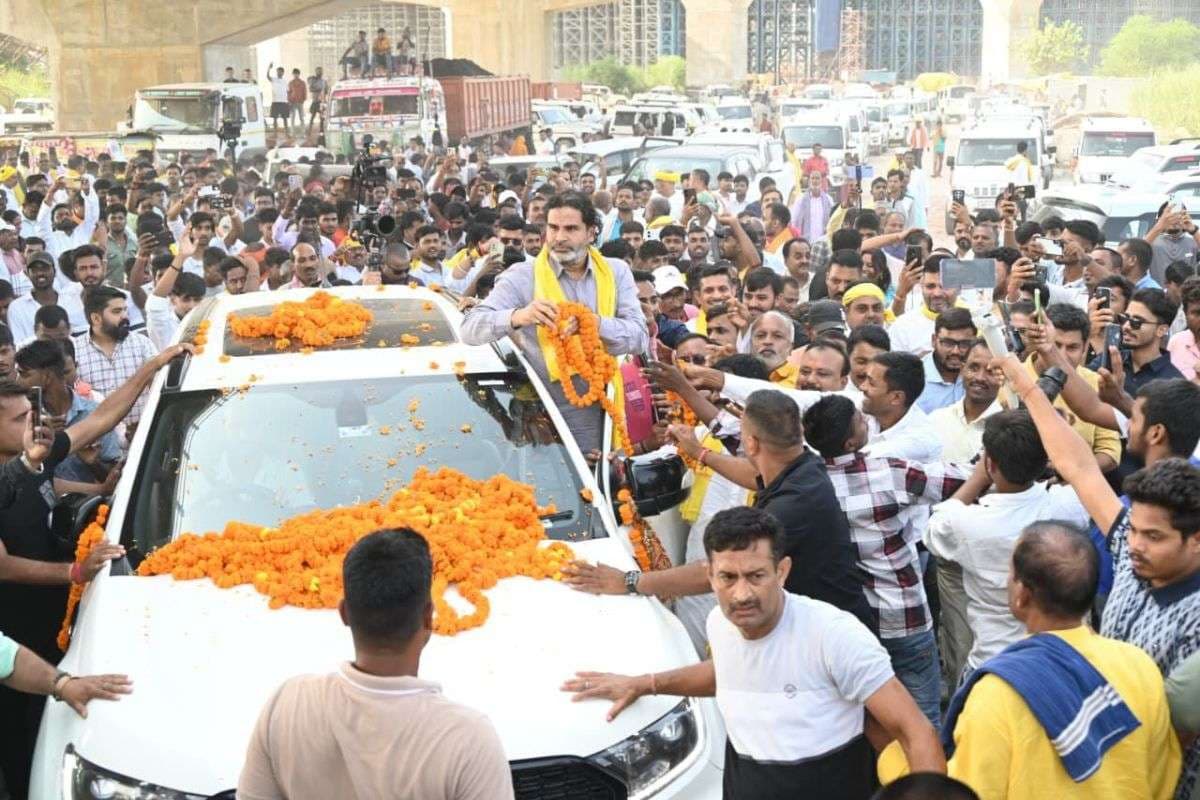Prashant Kishor: बिहार चुनाव से पहले प्रशांत किशोर की बढ़ी मुश्किलें, तेजस्वी यादव के क्षेत्र में रोड शो के बाद FIR दर्ज