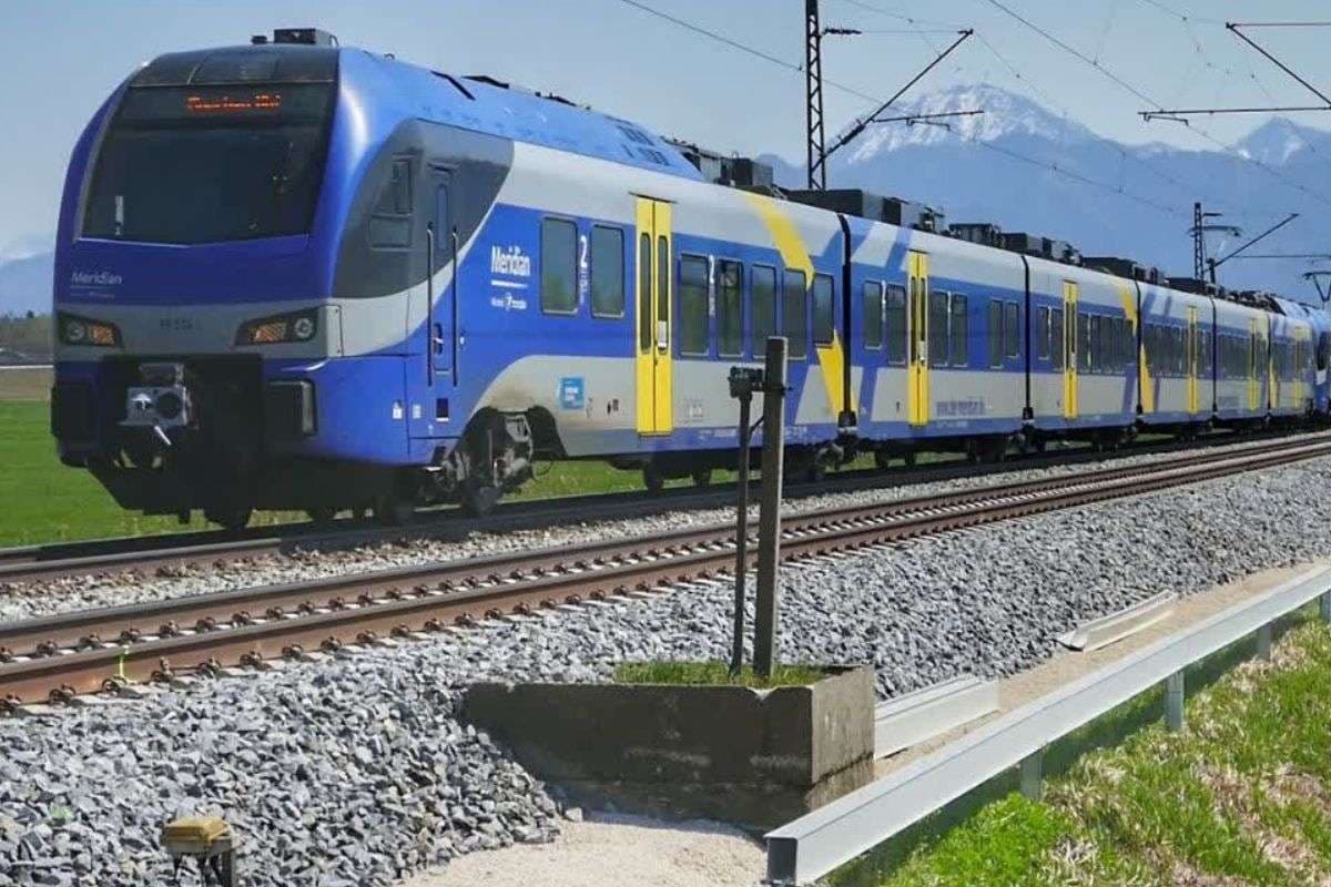 Rail Line In Bihar: बिहार के इस रेल लाइन पर 160 किलोमीटर प्रति घंटे की रफ्तार से दौड़ेंगी सुपरफास्ट ट्रेनें, हावड़ा-दिल्ली जाना होगा आसान