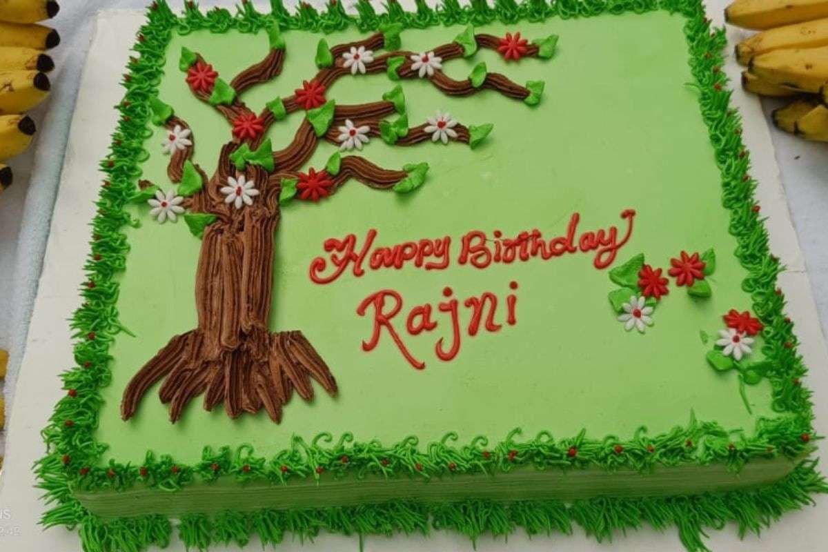 16 साल की हो गयी दलमा की ‘रजनी’, जन्मदिन पर कटा 16 पाउंड का केक