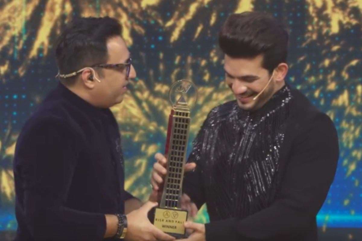 Rise And Fall Winner: राइज एंड फॉल की ट्रॉफी पर अर्जुन बिजलानी ने लिखा अपना नाम, आरुष बोला और अरबाज पटेल बने रनर-अप