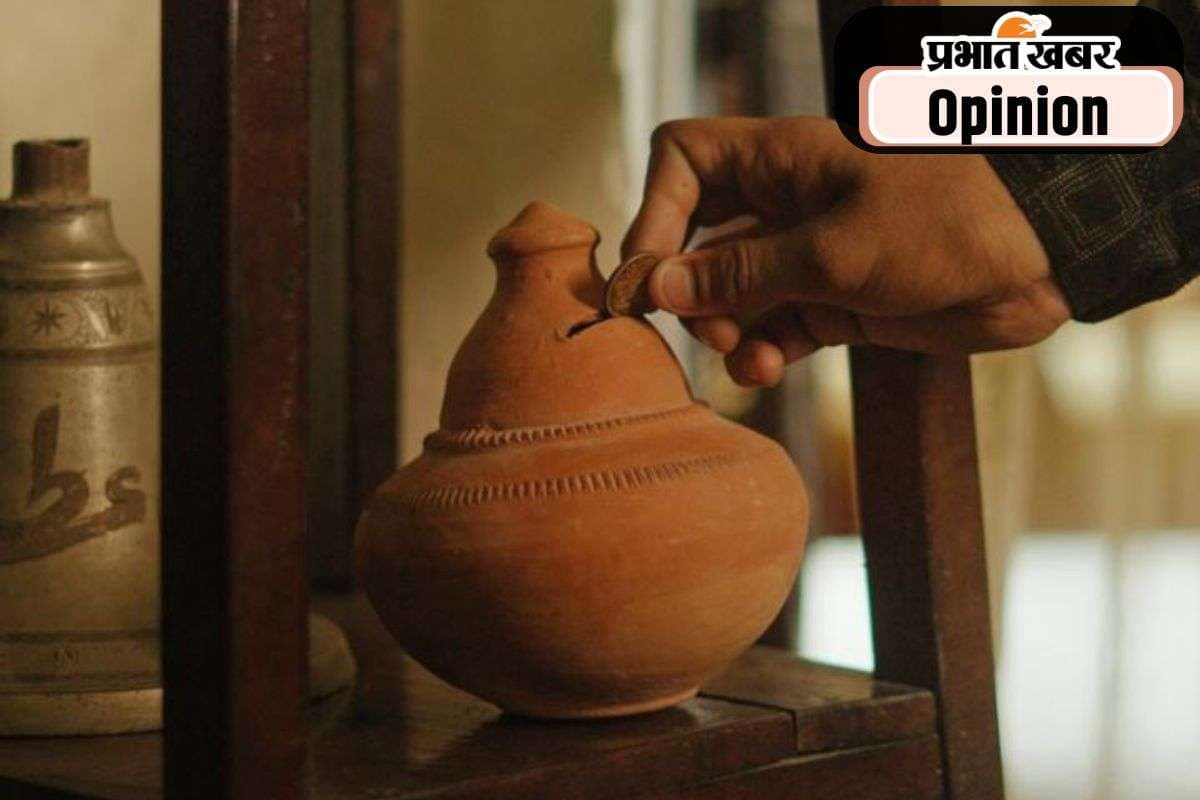 परिवारों की बचत में कमी आती जा रही है