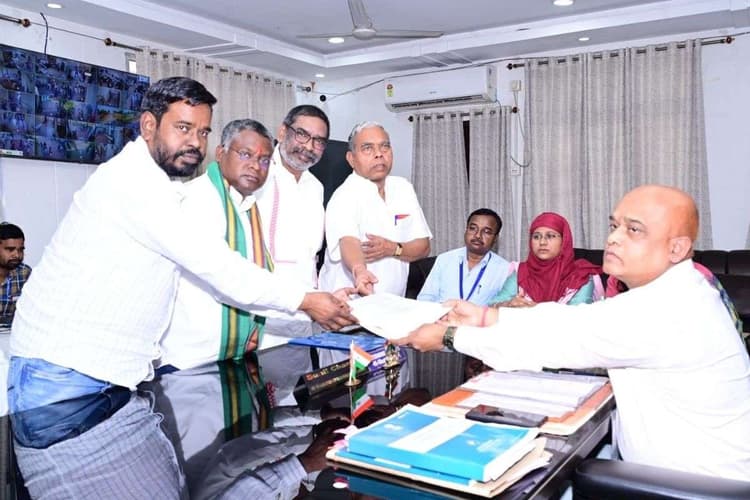 Ghatshila By Election: घाटशिला उपचुनाव में 3 उम्मीदवारों के नामांकन खारिज, 14 के बीच मुकाबला