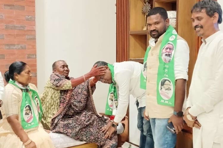 Somesh Soren Net Worth: न सोना न गाड़ी, रामदास सोरेन के बेटे सोमेश के पास जानें कितनी है संपत्ति?