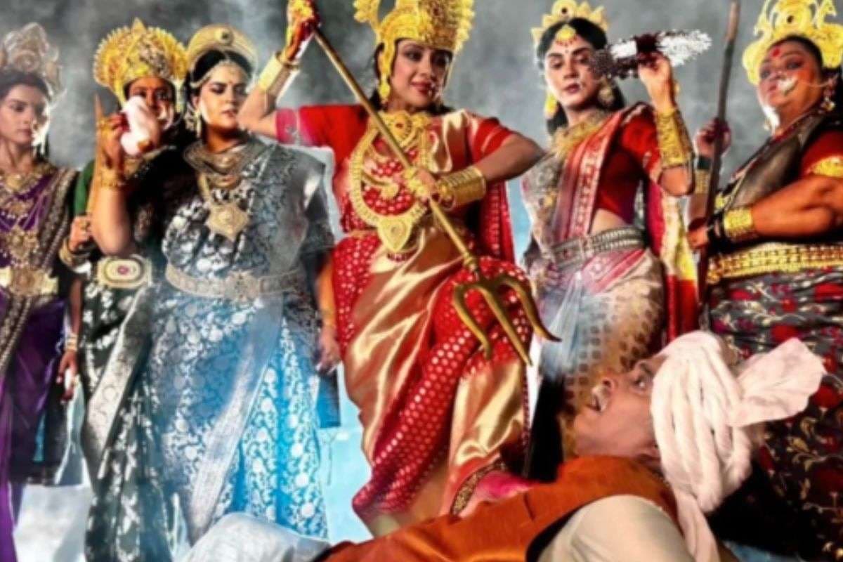 Anupama: नहीं मरेगी अनुपमा और राही, प्रकाश को त्रिशूल से मारेगी अनु, गांव वालों के सामने आएगी पूरी सच्चाई