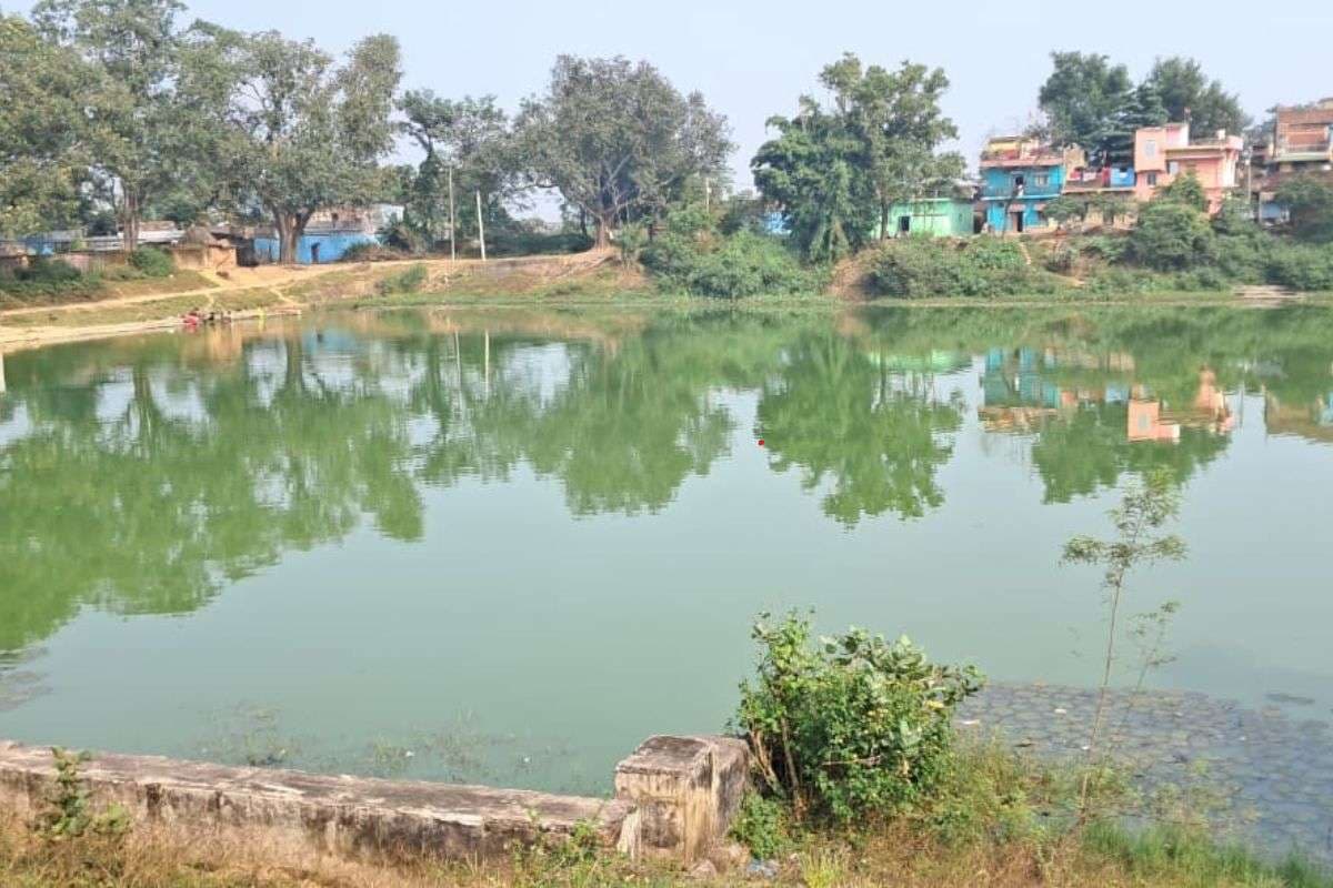 16वीं सदी में बना ये सूर्य मंदिर, जहां का तालाब आज तक नहीं सूखा! छठ में उमड़ती है लोगों की भीड़