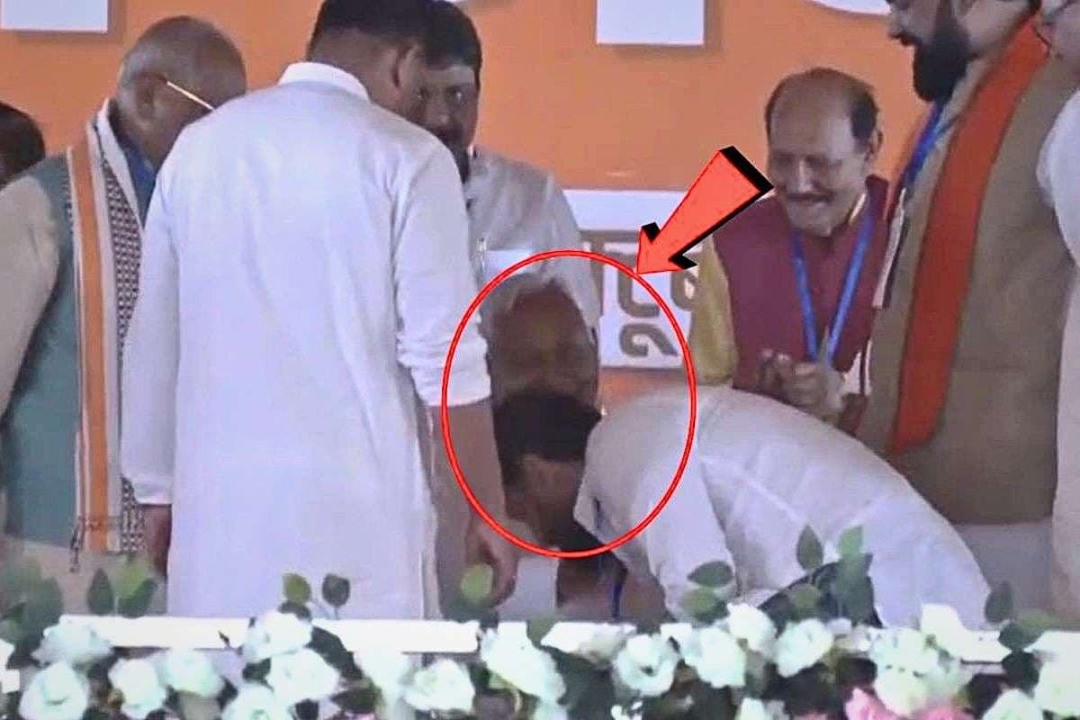 chirag paswan cm nitish news| Chirag Paswan touched the feet of CM Nitish on the stage.