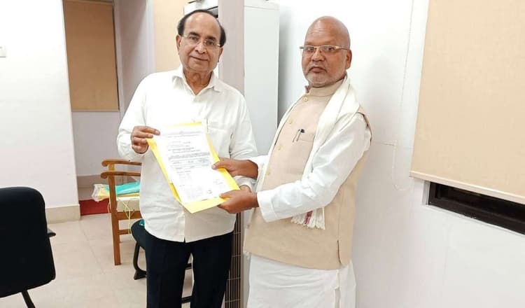 Bihar Election 2025: नाराज नीतीश कुमार बांटने लगे सिंबल, BJP के भी 45 कैंडिडेट ने खरीदा नामांकन फार्म