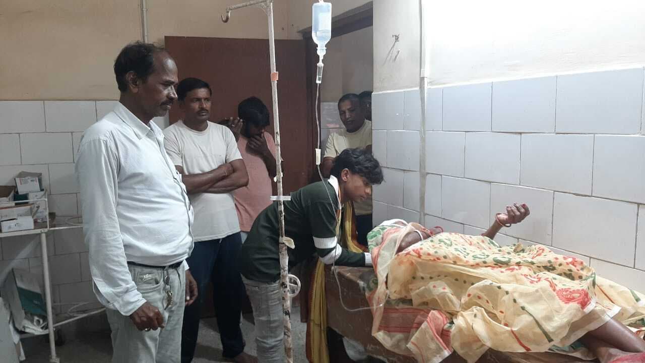 खड़ी बाइक से टकराने से महिला घायल, रेफर