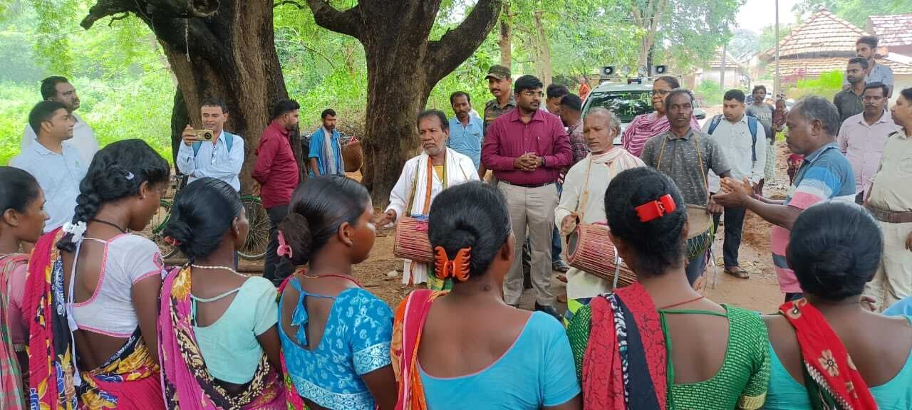 प्रखंडकर्मी लोगों की समस्या सुनकर करें समाधान : डीसी