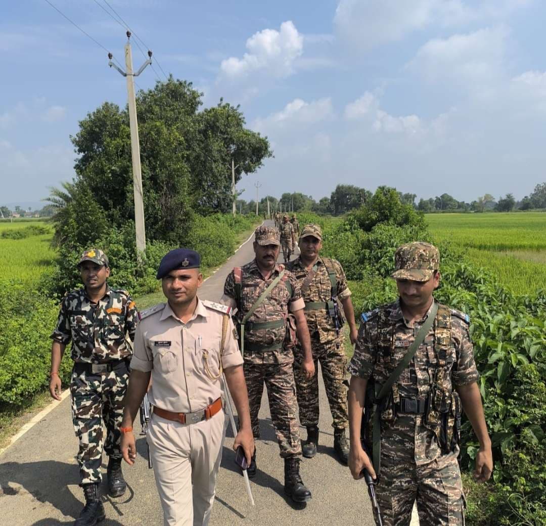 विधानसभा चुनाव को लेकर गोविंदपुर में सीआरपीएफ और पुलिस का फ्लैग मार्च