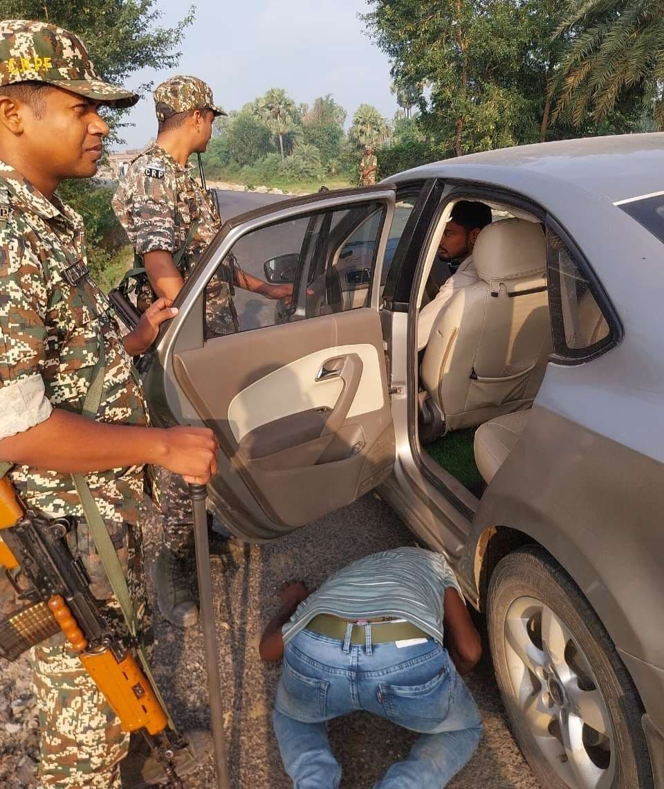 झारखंड की सीमा पर वाहन जांच तेज