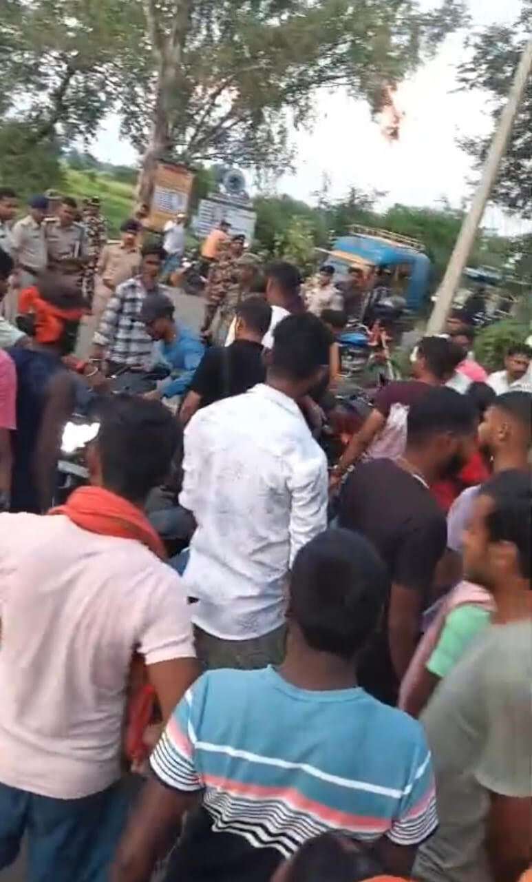 युवक की मौत पर हंगामा व सड़क जाम