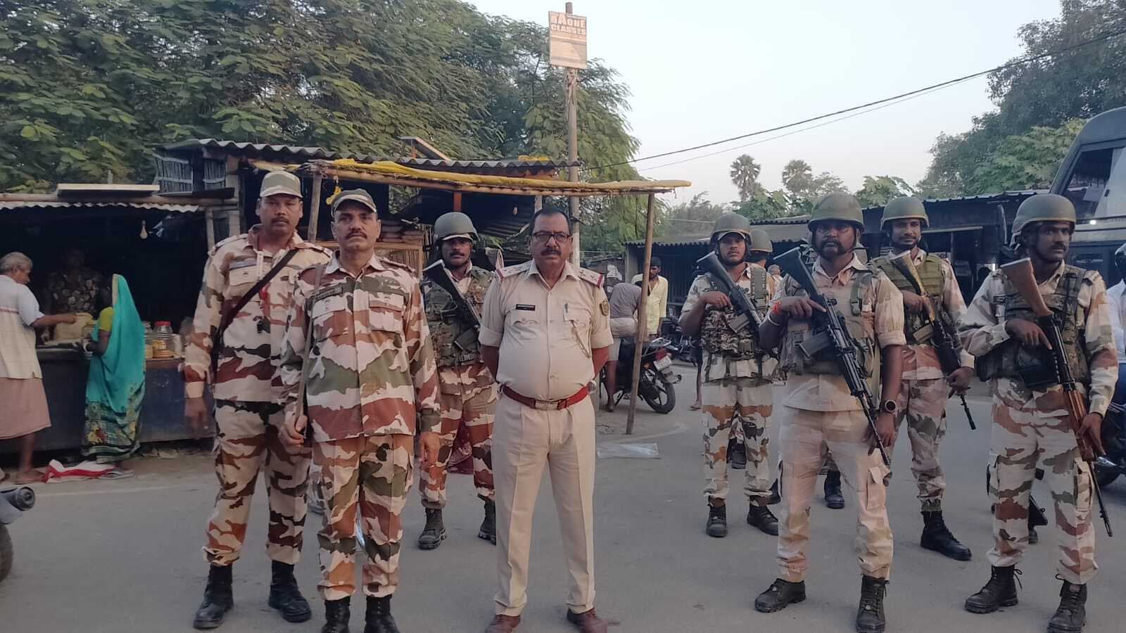 hajipur news. फ्लैग मार्च में शांतिपूर्ण मतदान की अपील