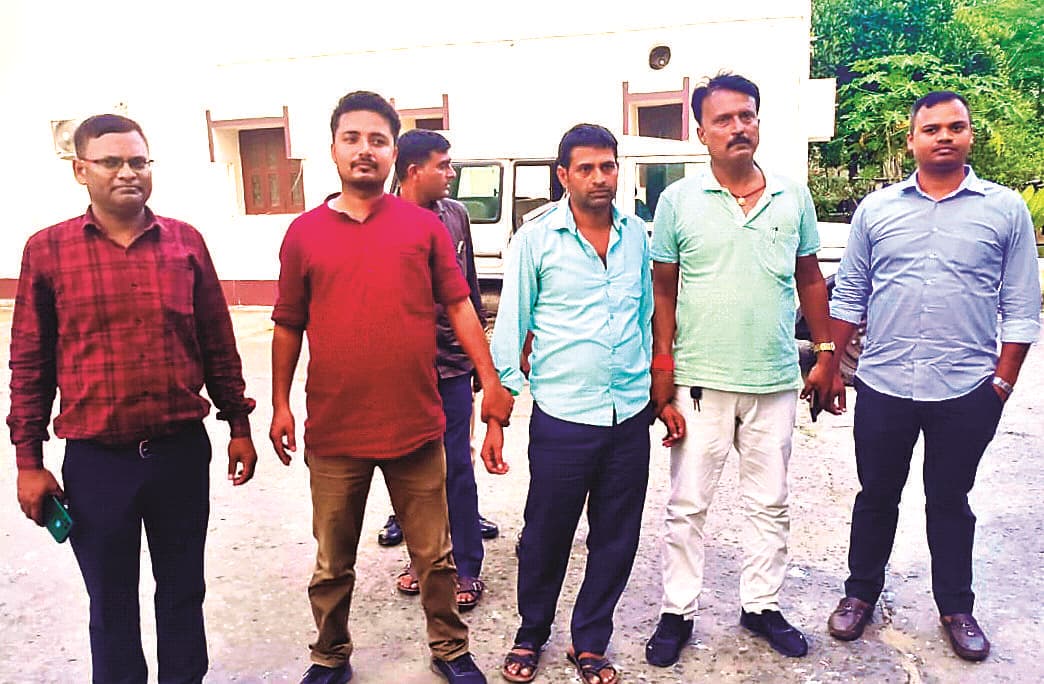 Jehanabad News : डाटा इंट्री ऑपरेटर को घूस लेते दबोचा