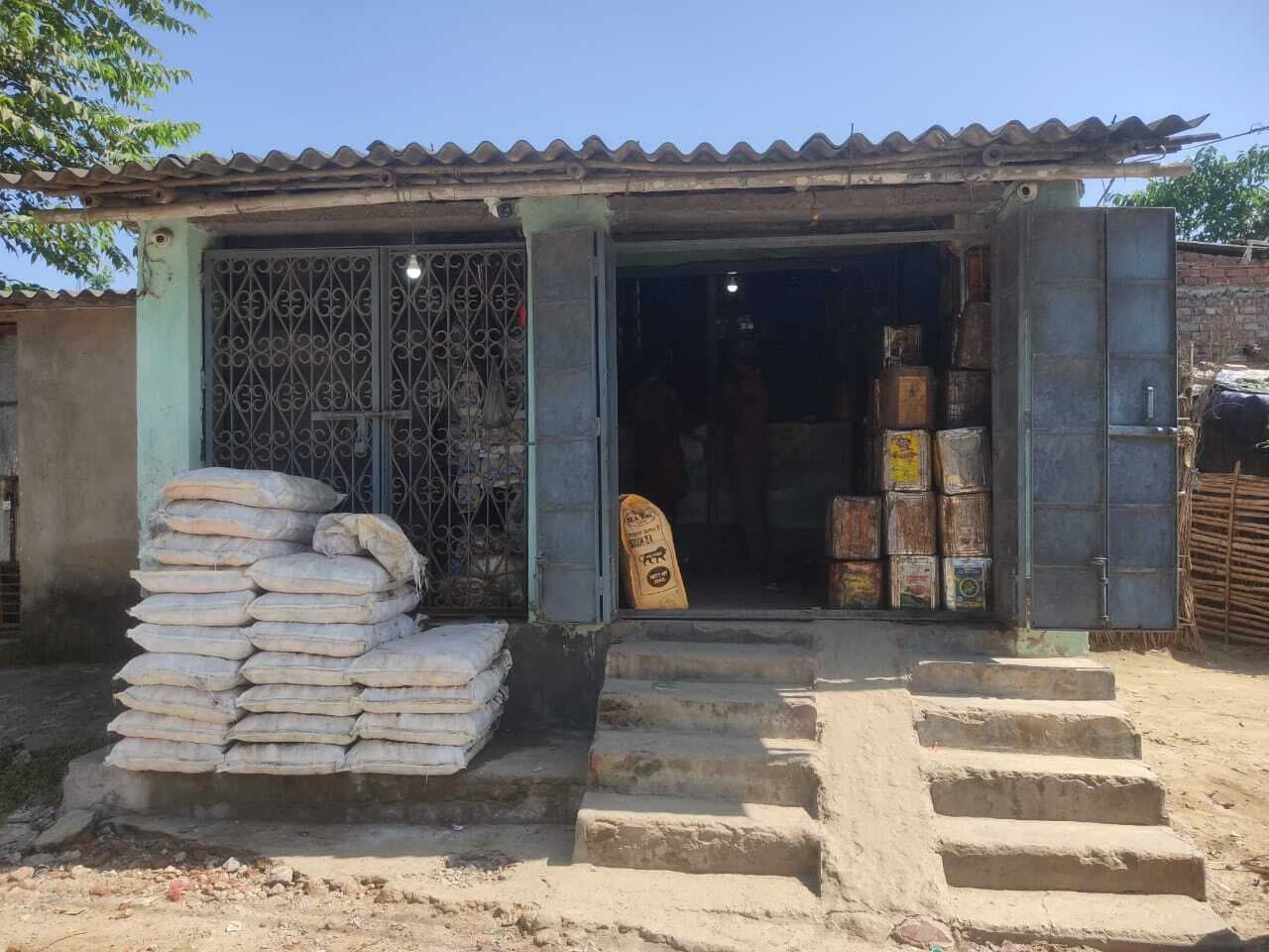किराना दुकान से डेढ़ लाख रुपये समेत सामान गायब