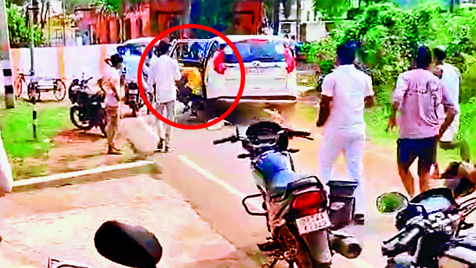 sasaram News : चिलबिला गांव में आक्रोशित लोगों ने विधायक को खदेड़ा