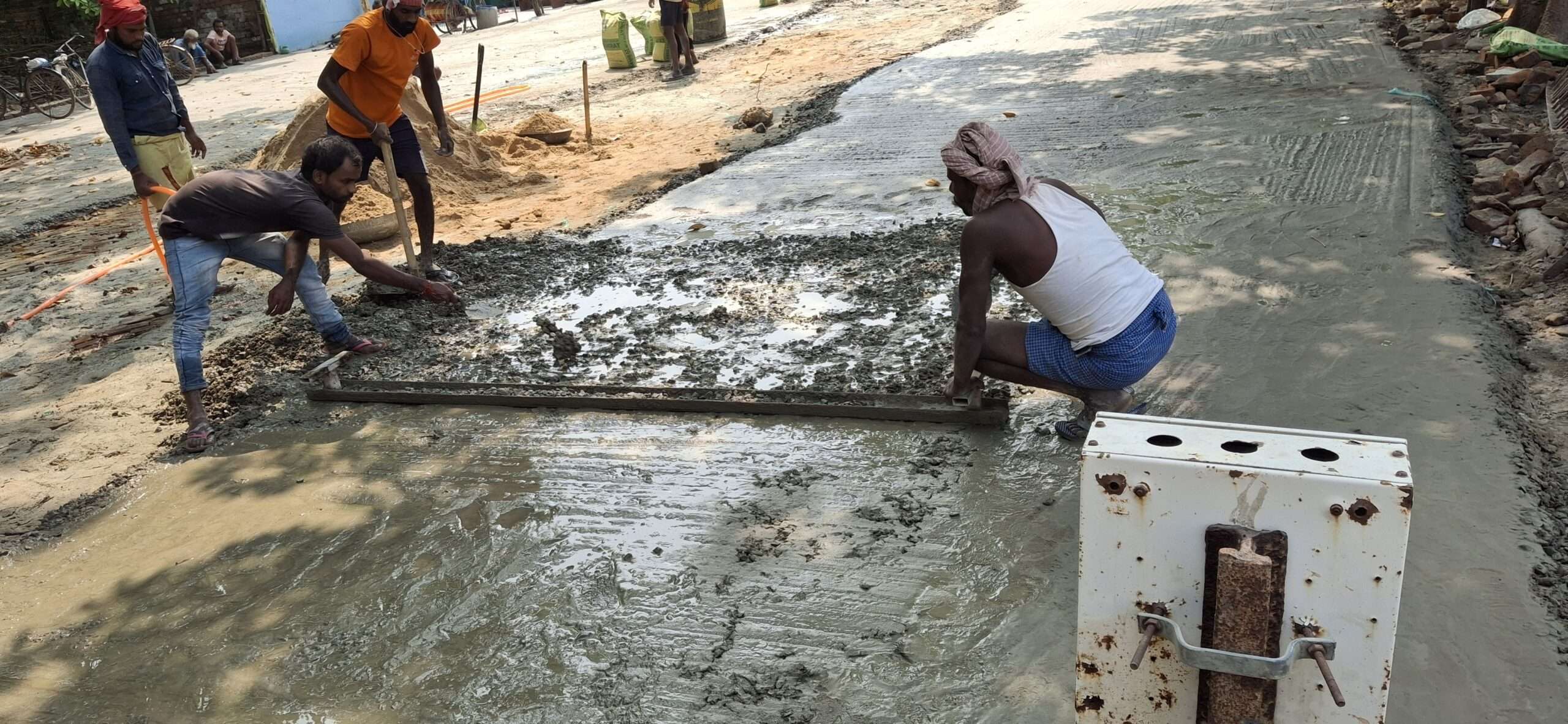 saran news. छपरा जंक्शन पर दो दिनों में प्रतीक्षालय का निर्माण होगा पूरा