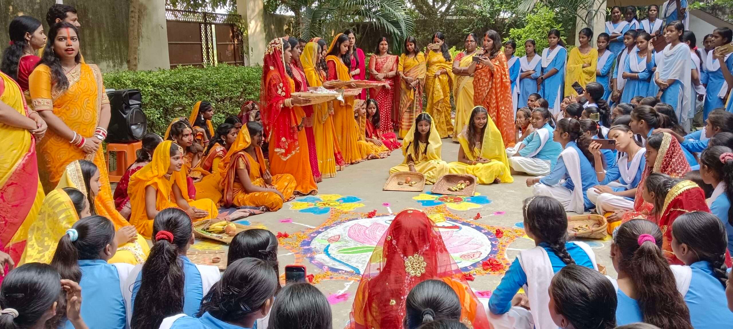 गोविंदपुर में छात्राओं ने सिखा छठ पर्व का पारंपरिक महत्व