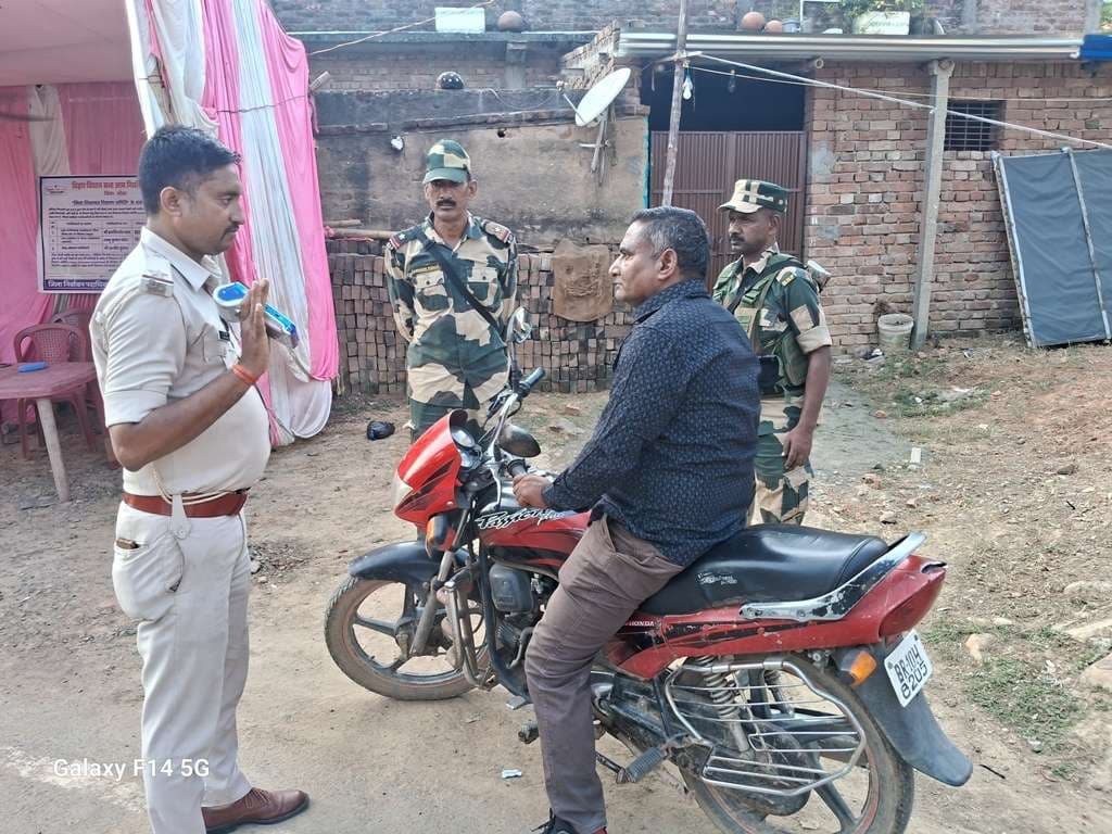 वाहन जांच के दौरान काटा गया पांच हजार रुपये का चालान