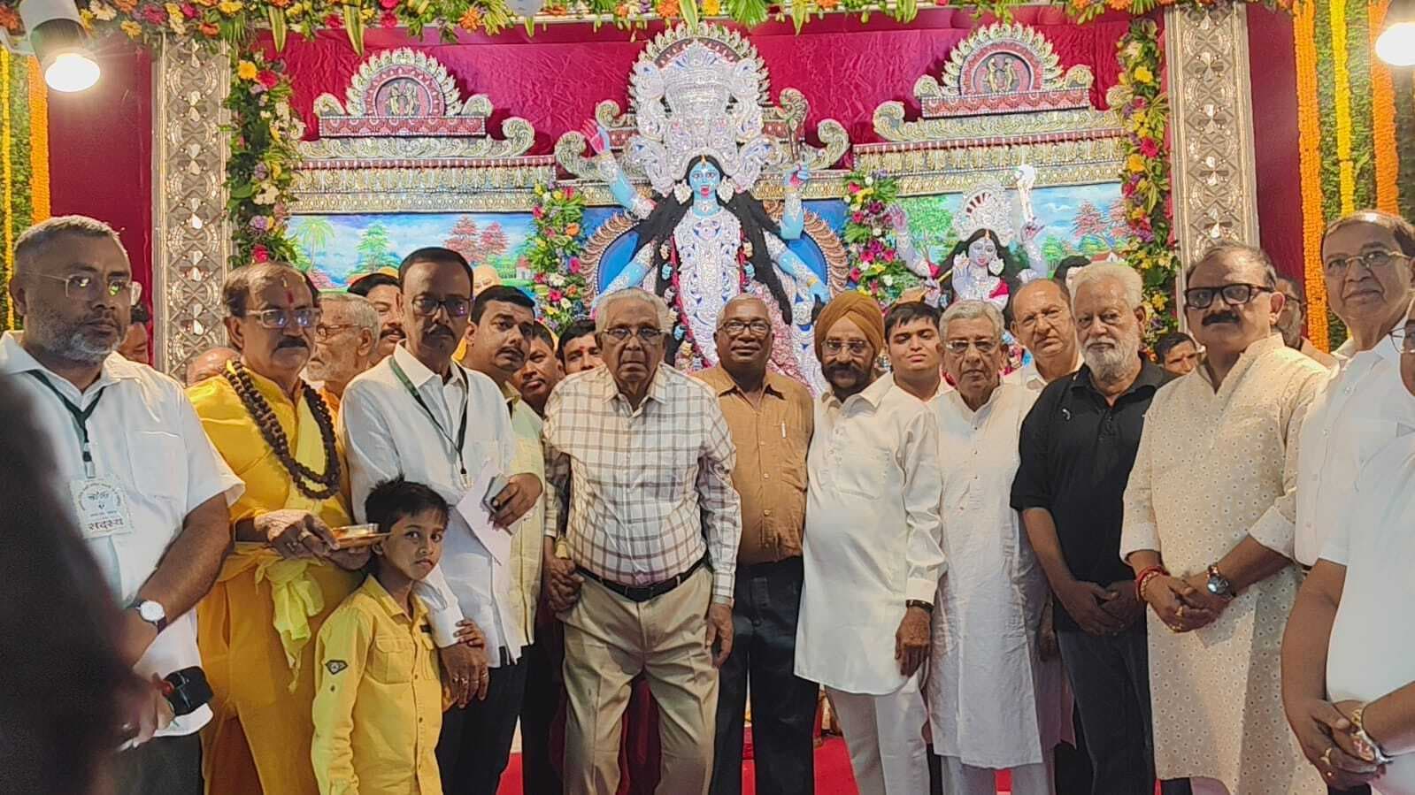 Chaibasa News : श्रद्धा में लीन शहर, मां काली के दर पर मत्था टेका