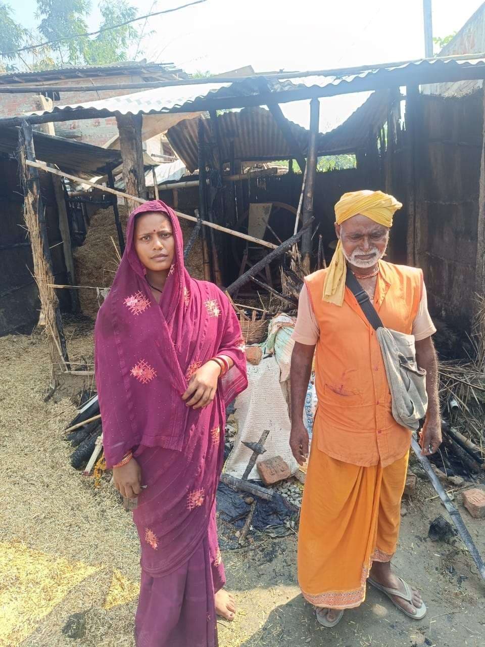 Sitamarhi : दो घरों में आग से दो मवेशी झुलसा, 30 हजार की क्षति
