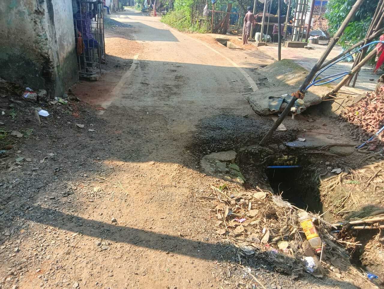 East Singhbhum News : तड़ंगा में दो साल से सड़क बदहाल, ग्रामीणों में आक्रोश