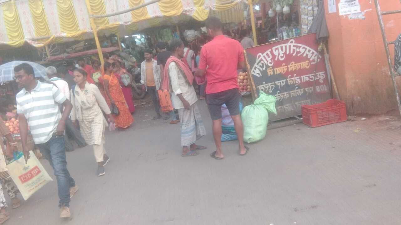 Samastipur News:जंक्शन के निकट जाम के कारण यात्रियों के छूट रहे पसीने