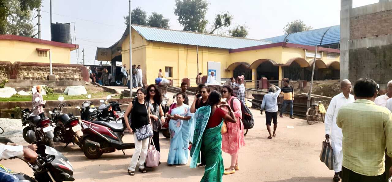 East Singhbhum News : घाटशिला के होटल बुक, 25 से 29 तक पहुंचेंगे पर्यटक East Singhbhum News : घाटशिला के होटल बुक, 25 से 29 तक पहुंचेंगे पर्यटक