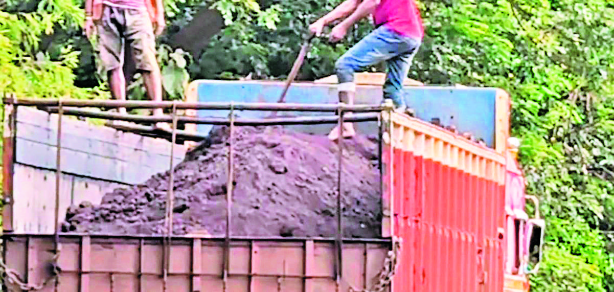 Rourkela News : जीवीपीआर माइंस से परिवहन के लिए निकले लौह अयस्क का सैंपल डीडीएम ने जांच के लिए भेजा