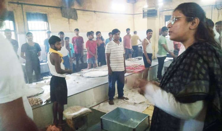 जेल की साफ-सफाई व मौसमी बीमारियों से बचाव का करें प्रयास