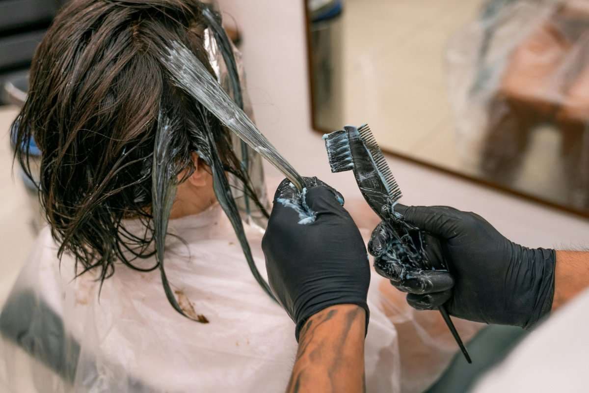 Hair Dyeing Tips: बालों को कलर करवाते समय करते हैं ये गलतियां? लुक हो जाएगा बर्बाद और कॉन्फिडेंस जीरो!
