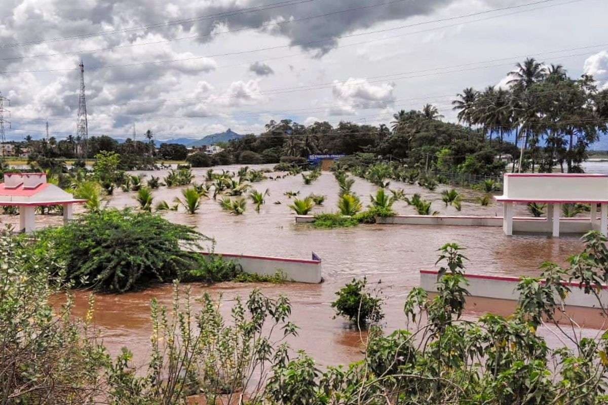 Heavy Rain Alert: बंगाल की खाड़ी में हलचल, अगले 24 घंटे इन राज्यों में भारी बारिश की संभावना