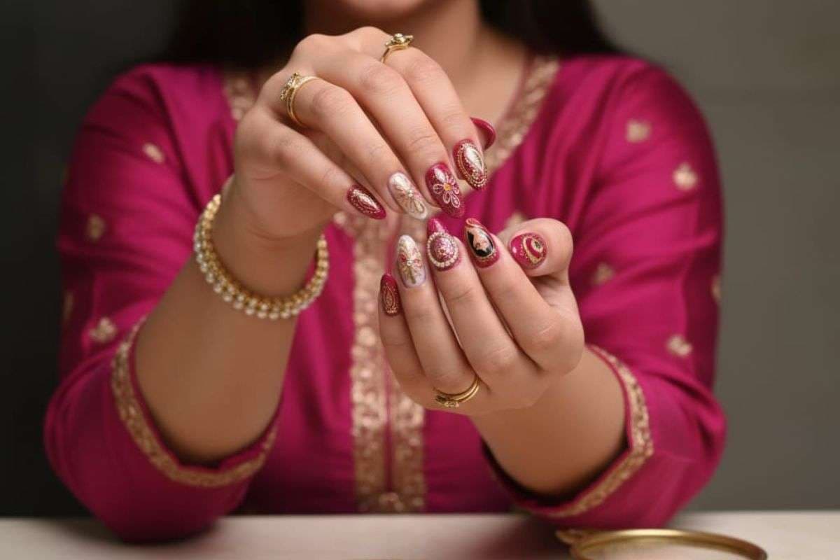 Karwa Chauth Special Nail Art Design: करवा चौथ पर ट्राय करें ये खूबसूरत नेल आर्ट डिजाइन, हाथों की रौनक बढ़ा देंगे ये स्टाइलिश लुक
