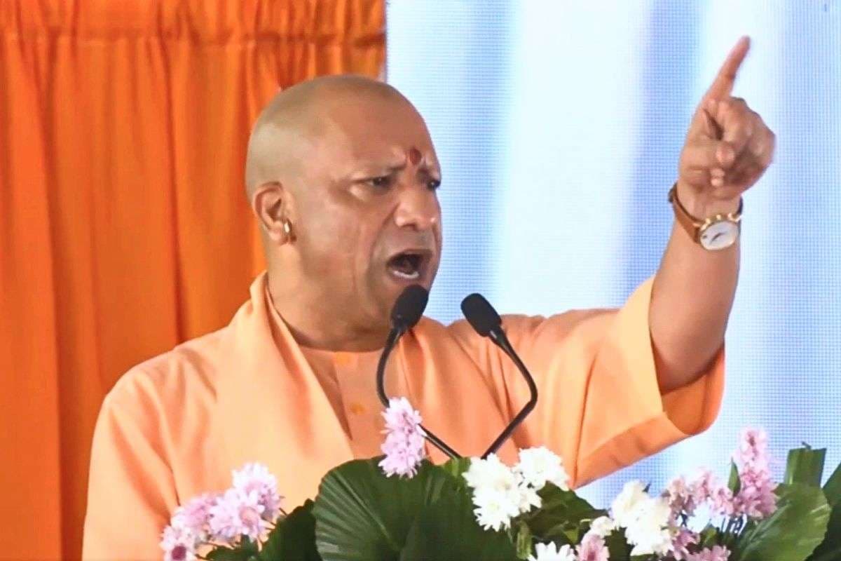 ‘जैसा नाम, वैसा ही काम…’, शहाबुद्दीन के गढ़ में खूब दहाड़े योगी, बोले- कांग्रेस हो या RJD माफियाओं को लगाते हैं गले