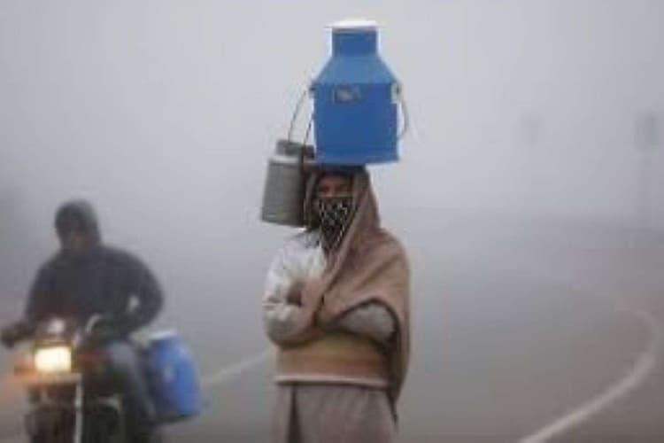 Aaj Bihar Ka Mausam: 4 शहरों में पारा 10°C के करीब, ठंड ने बढ़ाई सिहरन!इन जिलों में कोहरे और तेज हवा का अलर्ट