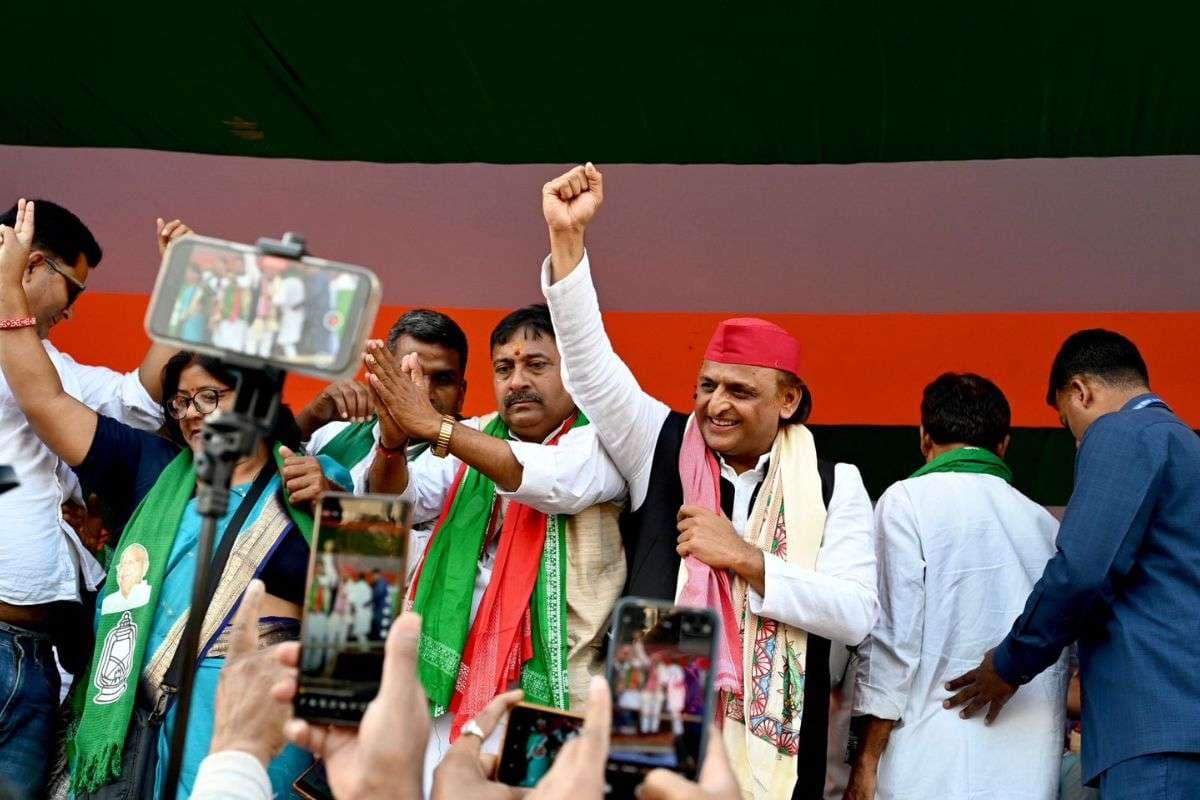 Bihar Election 2025: बेटियों को साइकिल से लेकर युवाओं को लैपटॉप तक, अखिलेश ने दिया तेजस्वी को विकास मंत्र