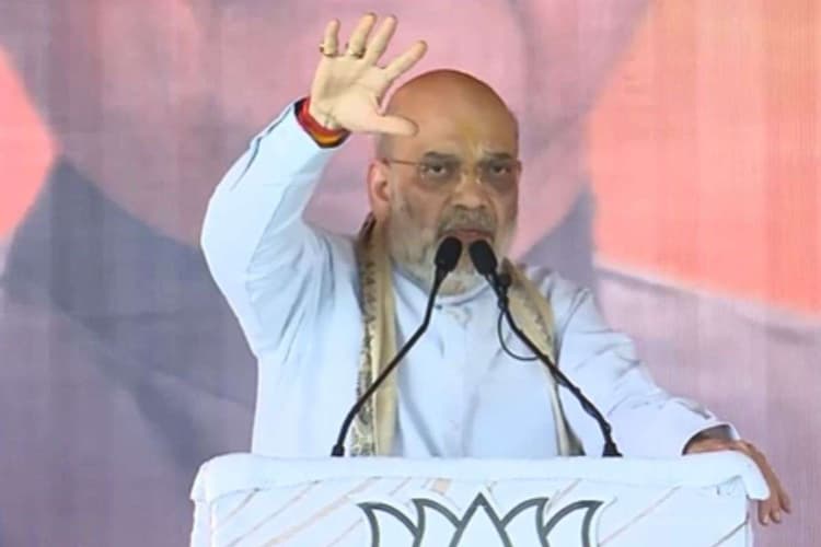 Bihar Election 2025: बगहा में अमित शाह बोले- किसी की हिम्मत नहीं कि जीविका दीदियों से 10-10 हजार वापस ले ले