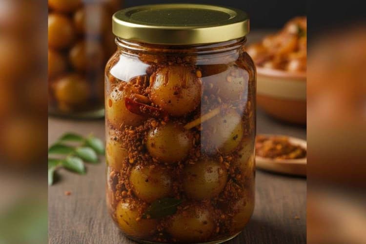 Amla Ka Achar: दादी-नानी के नुस्खे से बनाएं स्वादिष्ट आंवला का अचार, नोट कर लें आसान रेसिपी
