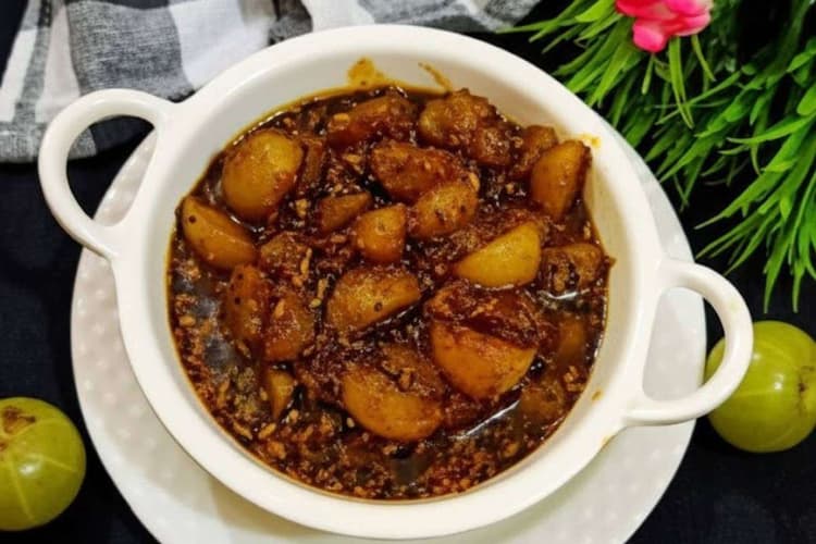 Amla Launji Recipe: जानें कैसे बनाएं खट्टी-मीठी आंवला लौंजी – सफर में ले जानें के लिए सबसे बेस्ट ऑप्शन