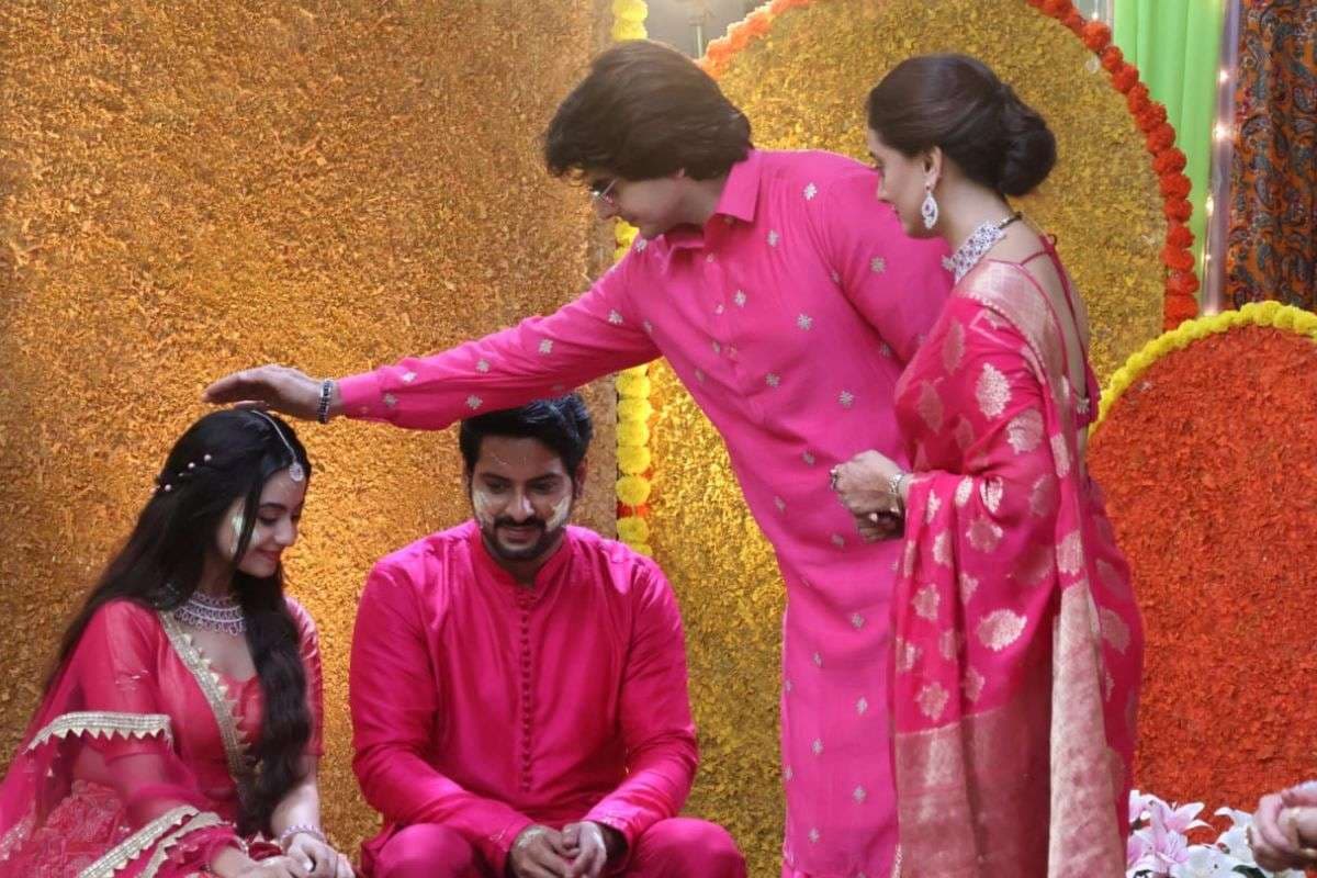 Anupama Twists: अपनी हरकतों से बाज नहीं आ रहा गौतम, माही की मेहंदी सेरेमनी में करेगा फुल ऑन ड्रामा, बनाएगा इन 2 लोगों को निशाना