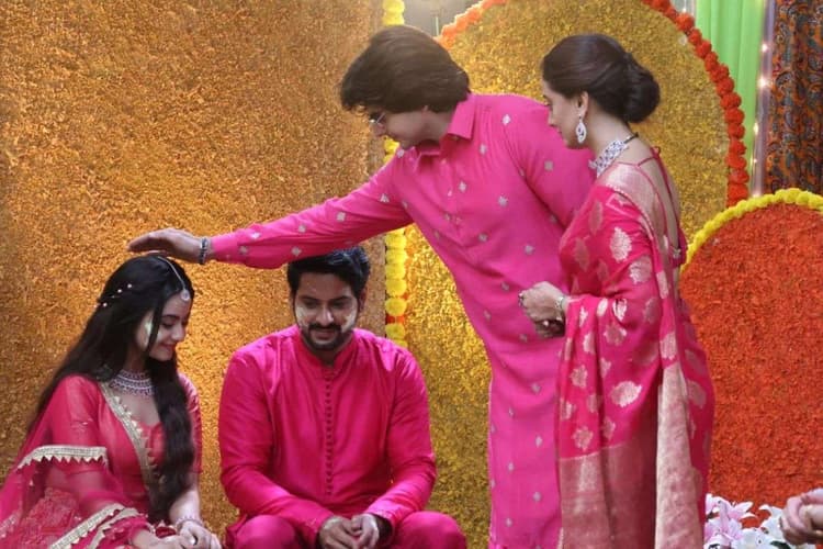 Anupama Twists: अपनी हरकतों से बाज नहीं आ रहा गौतम, माही की मेहंदी सेरेमनी में करेगा फुल ऑन ड्रामा, बनाएगा इन 2 लोगों को निशाना