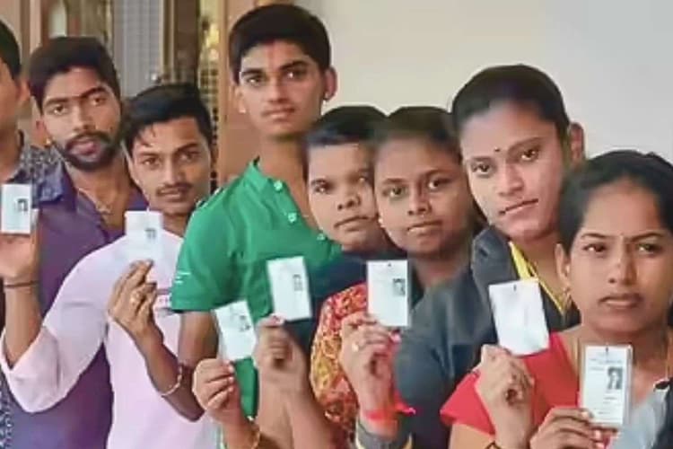 Bihar Election 2nd Phase Voting: आज दूसरे फेज में इतने नये वोटर करेंगे मतदान, इन डॉक्यूमेंट्स की मदद से डाल सकेंगे वोट