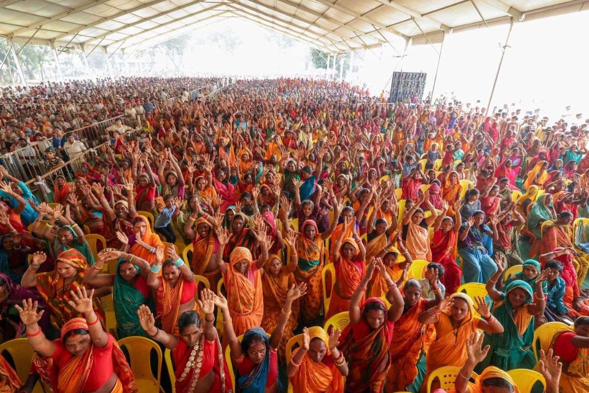 Bihar Election 2025: कोसी में दिन भर रहा हाई-वोल्टेज, ‘उड़नखटोला’ की गूंज से गूंजता रहा आसमान, शाम पांच बजते ही छा गया सन्नाटा