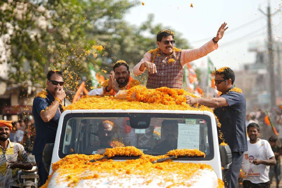 Bihar Election 2025 : ढाका में रोड शो किया एमपी के सीएम मोहन यादव ने