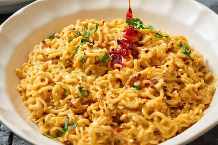 Creamy Noodles Recipe: शाम को लगी हो ज़ोरों की भूख तो 5 मिनट में बनाएं क्रीमी नूडल्स